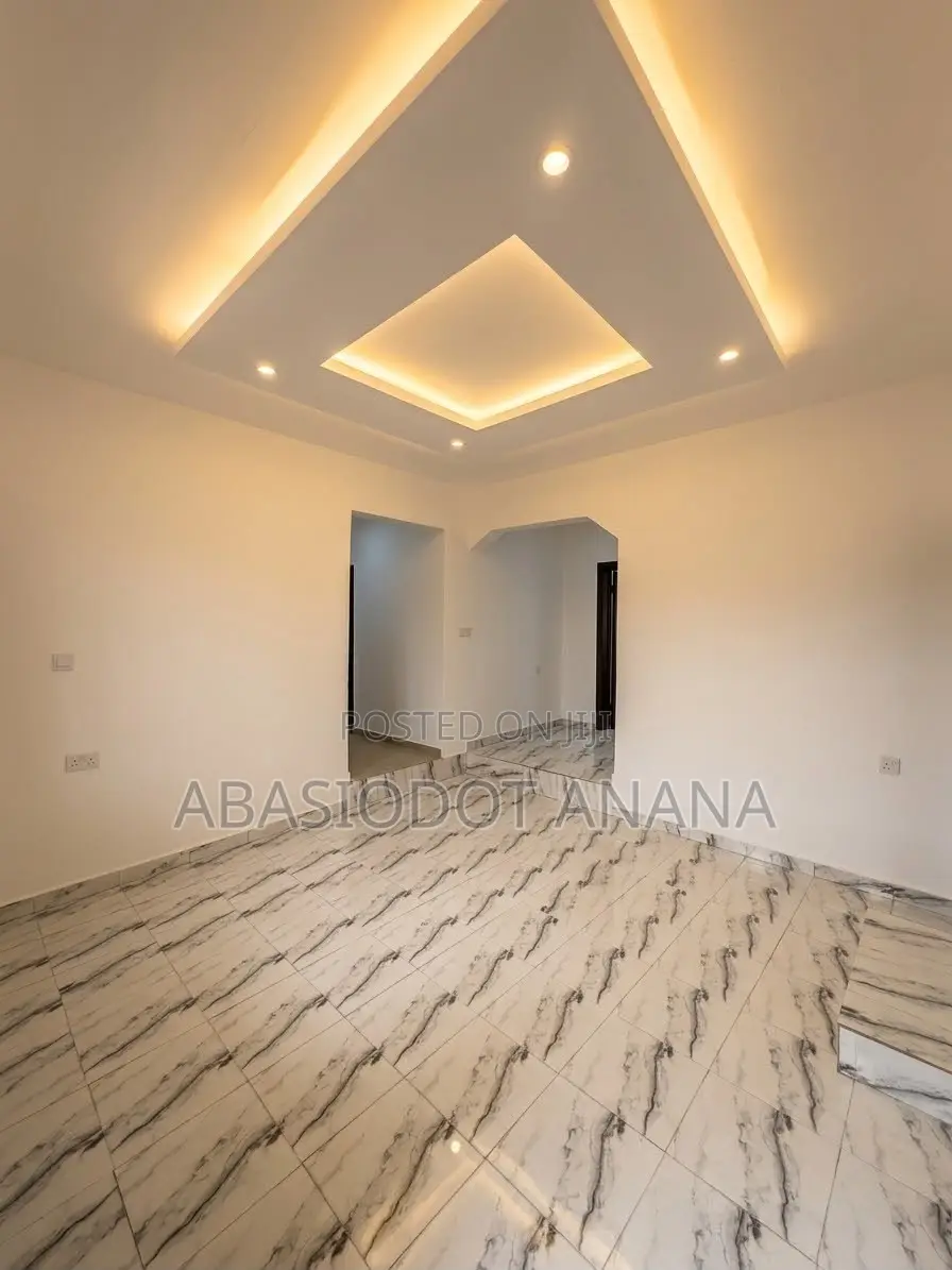 5bdrm Duplex in Udo Udoma, Uyo for rent in Uyo