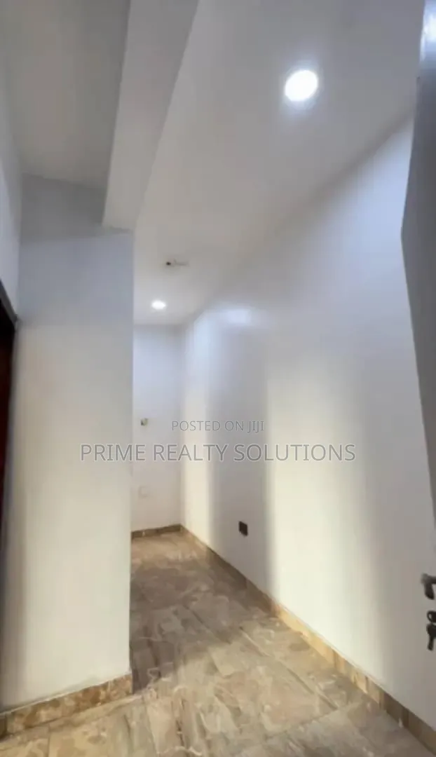 Mini Flat in Canal West Estate for rent in Osapa london
