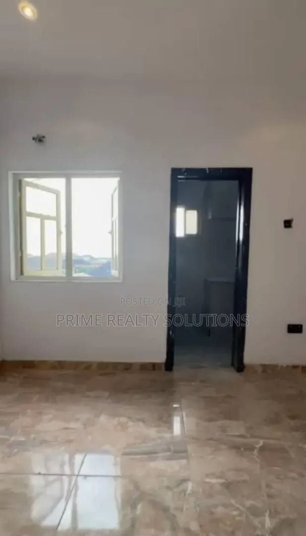 Mini Flat in Canal West Estate for rent in Osapa london