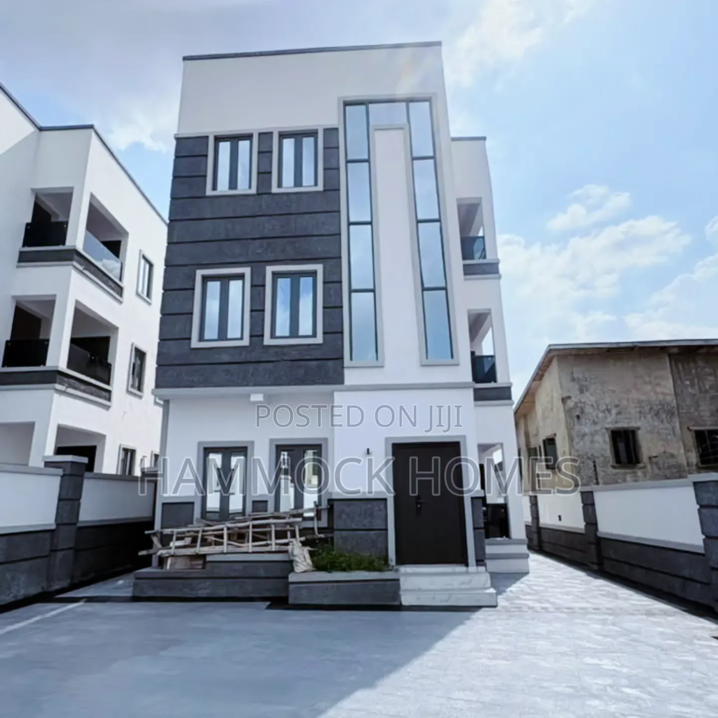 9bdrm Block of Flats in Kolapo Ishola Gra, Akobo for sale in Akobo