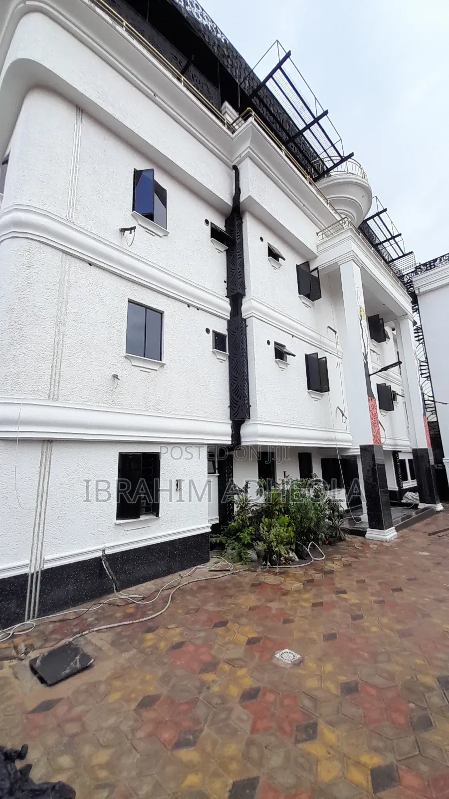 Furnished Studio Apartment in Off College Road, Ifako-Ogba for sale in Ifako-Ogba