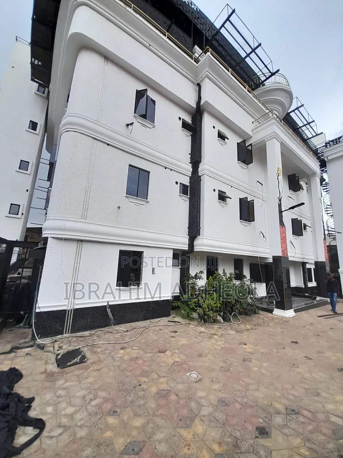 Furnished Studio Apartment in Off College Road, Ifako-Ogba for sale in Ifako-Ogba