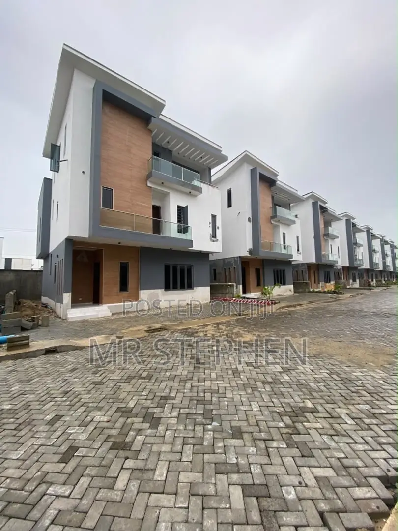 4bdrm Duplex in Sangotedo for sale in Sangotedo