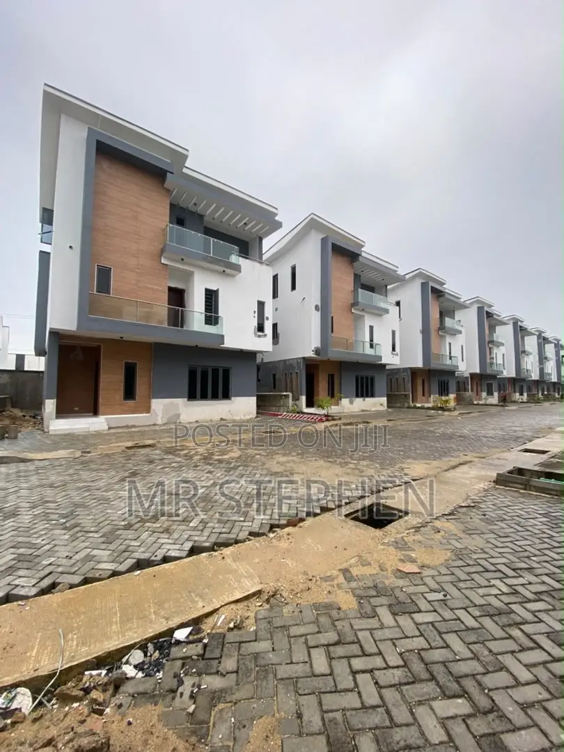 4bdrm Duplex in Sangotedo for sale in Sangotedo