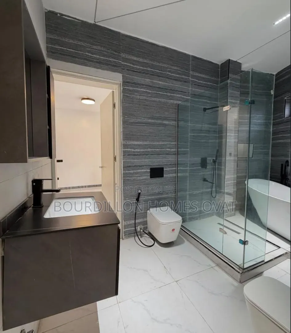 5bdrm Duplex in Osapa London Lekki for sale in Osapa london