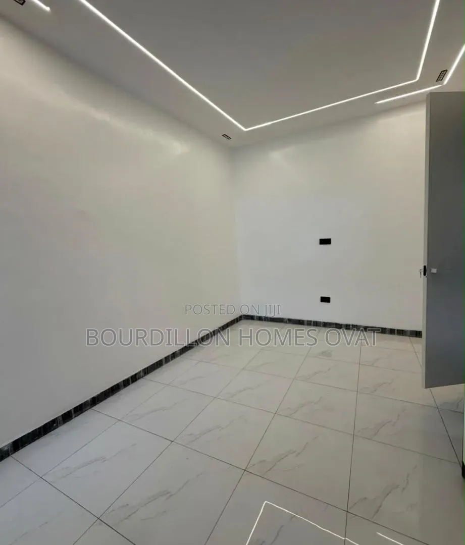 5bdrm Duplex in Osapa London Lekki for sale in Osapa london