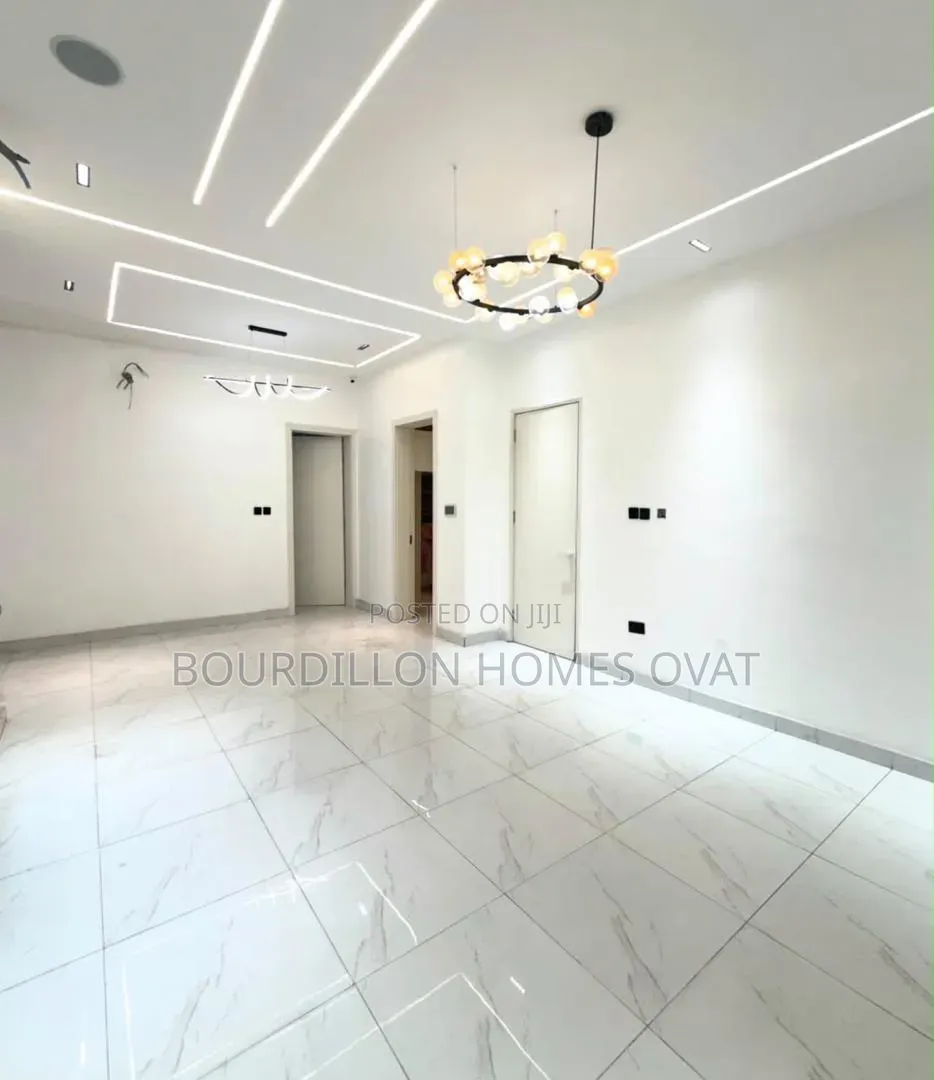 5bdrm Duplex in Osapa London Lekki for sale in Osapa london