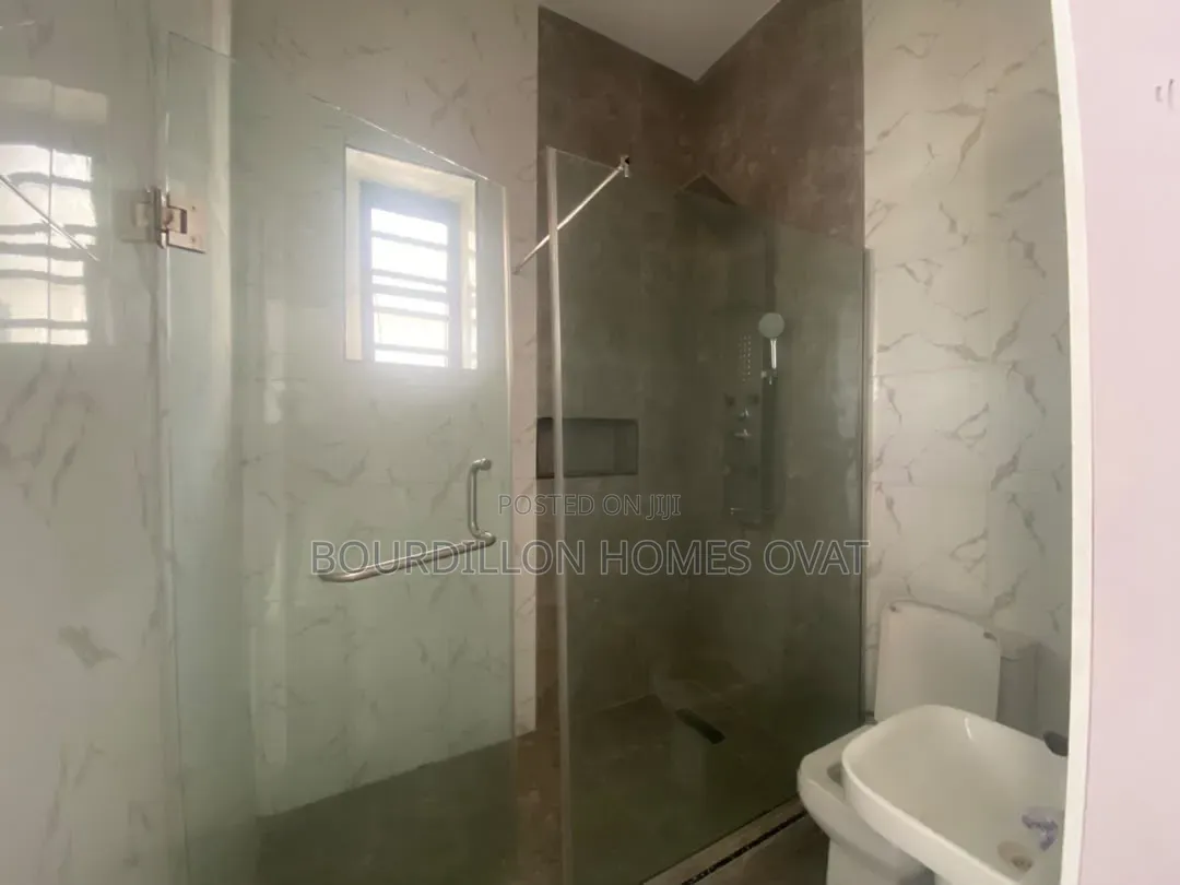 4bdrm Duplex in Ikota Villa Estate for rent in Ikota