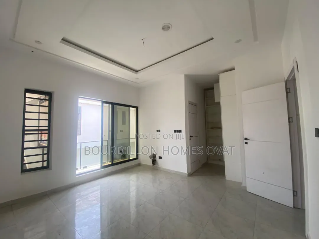 4bdrm Duplex in Ikota Villa Estate for rent in Ikota