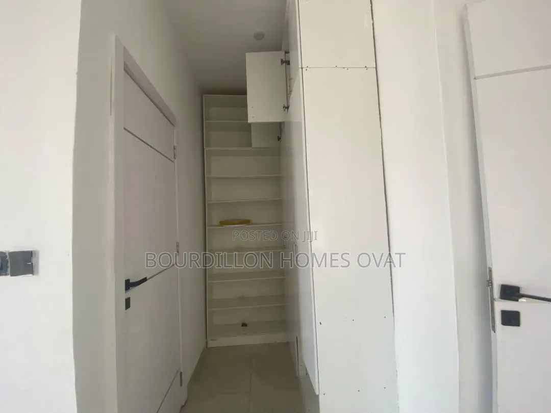 4bdrm Duplex in Ikota Villa Estate for rent in Ikota