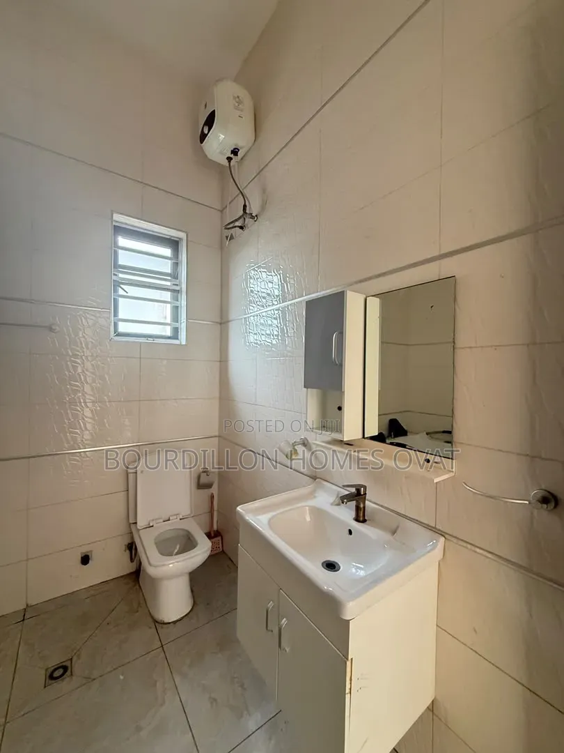 5bdrm Duplex in Ikota Villa Estate for rent in Ikota