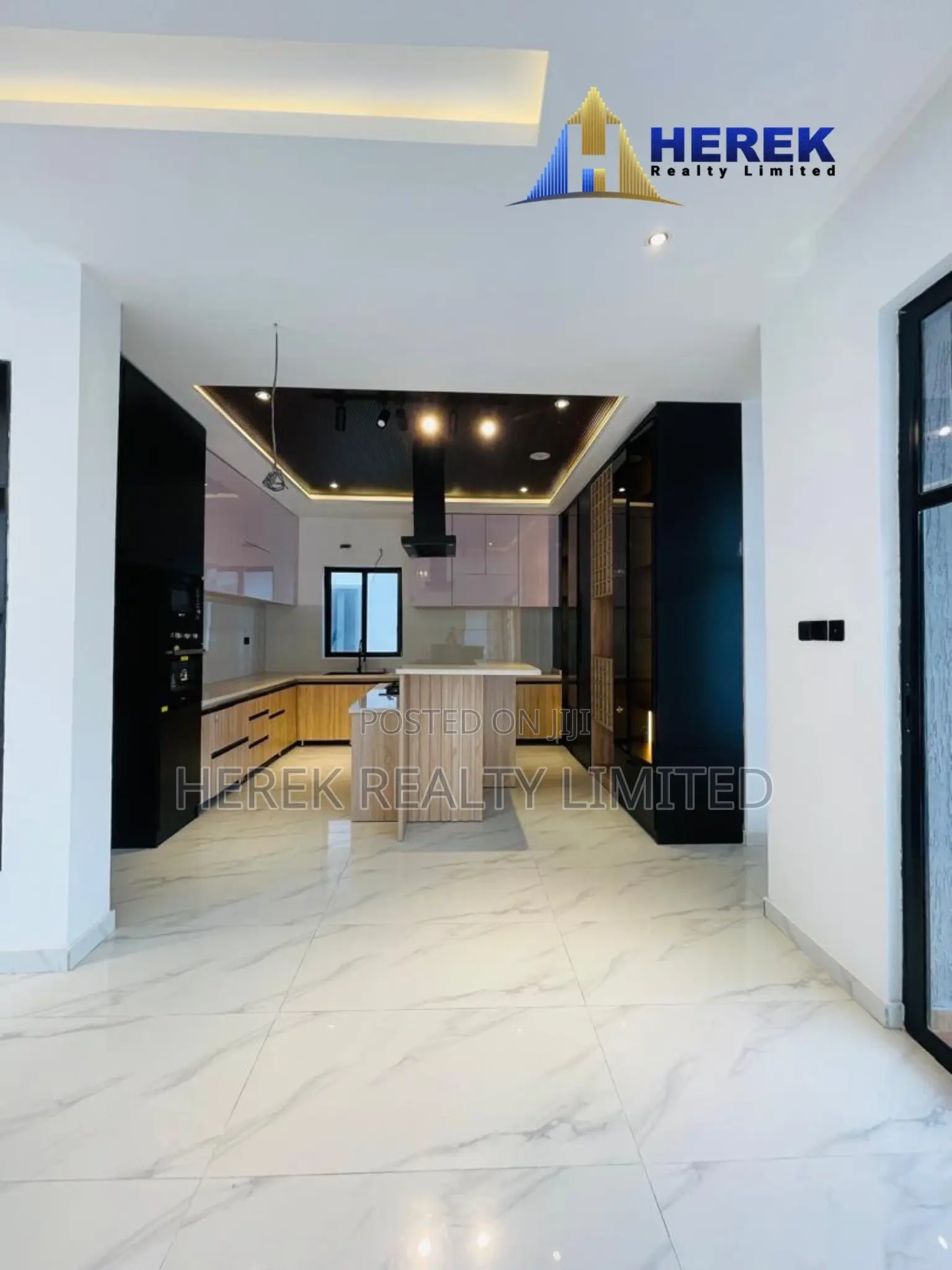 5bdrm Duplex in Lakeview Park 2, Lekki Expressway for sale in Lekki Expressway