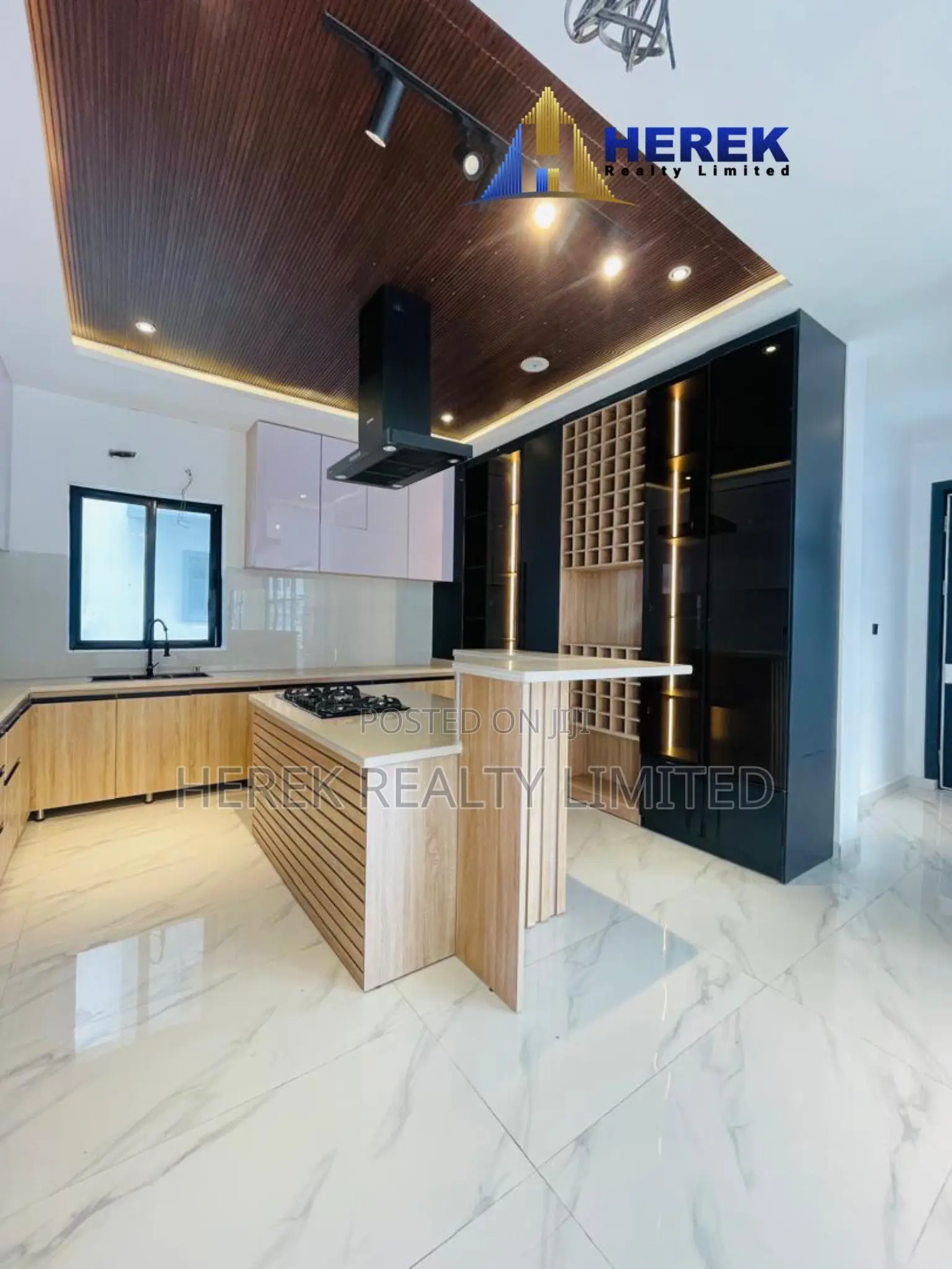 5bdrm Duplex in Lakeview Park 2, Lekki Expressway for sale in Lekki Expressway