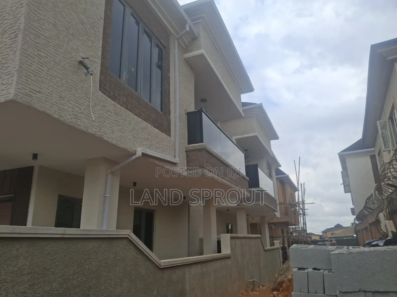 Furnished 4bdrm Apartment in Oke-Ira / Ogba for sale in Oke-Ira / Ogba
