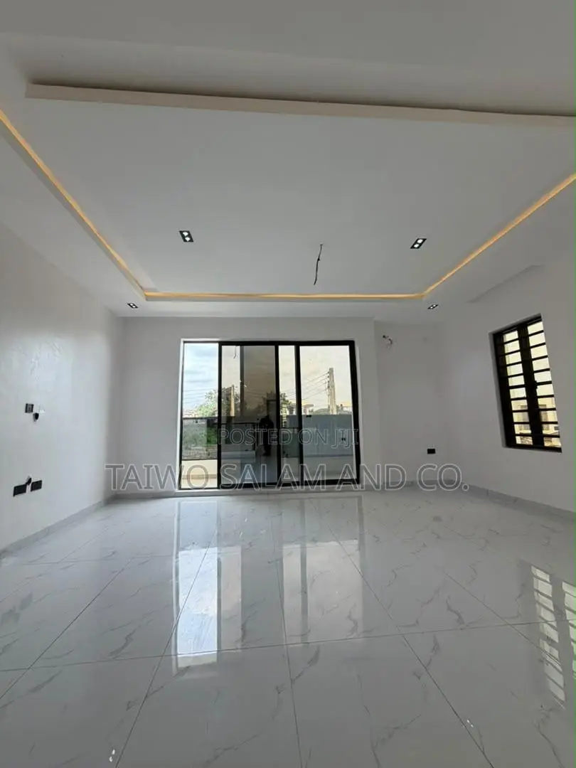 5bdrm Duplex in Akobo for sale in Akobo