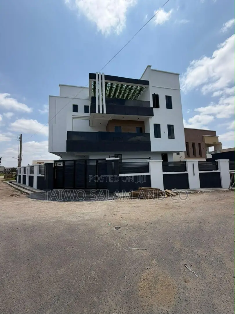 5bdrm Duplex in Akobo for sale in Akobo