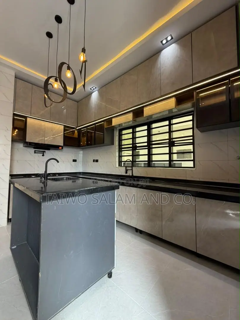 5bdrm Duplex in Akobo for sale in Akobo