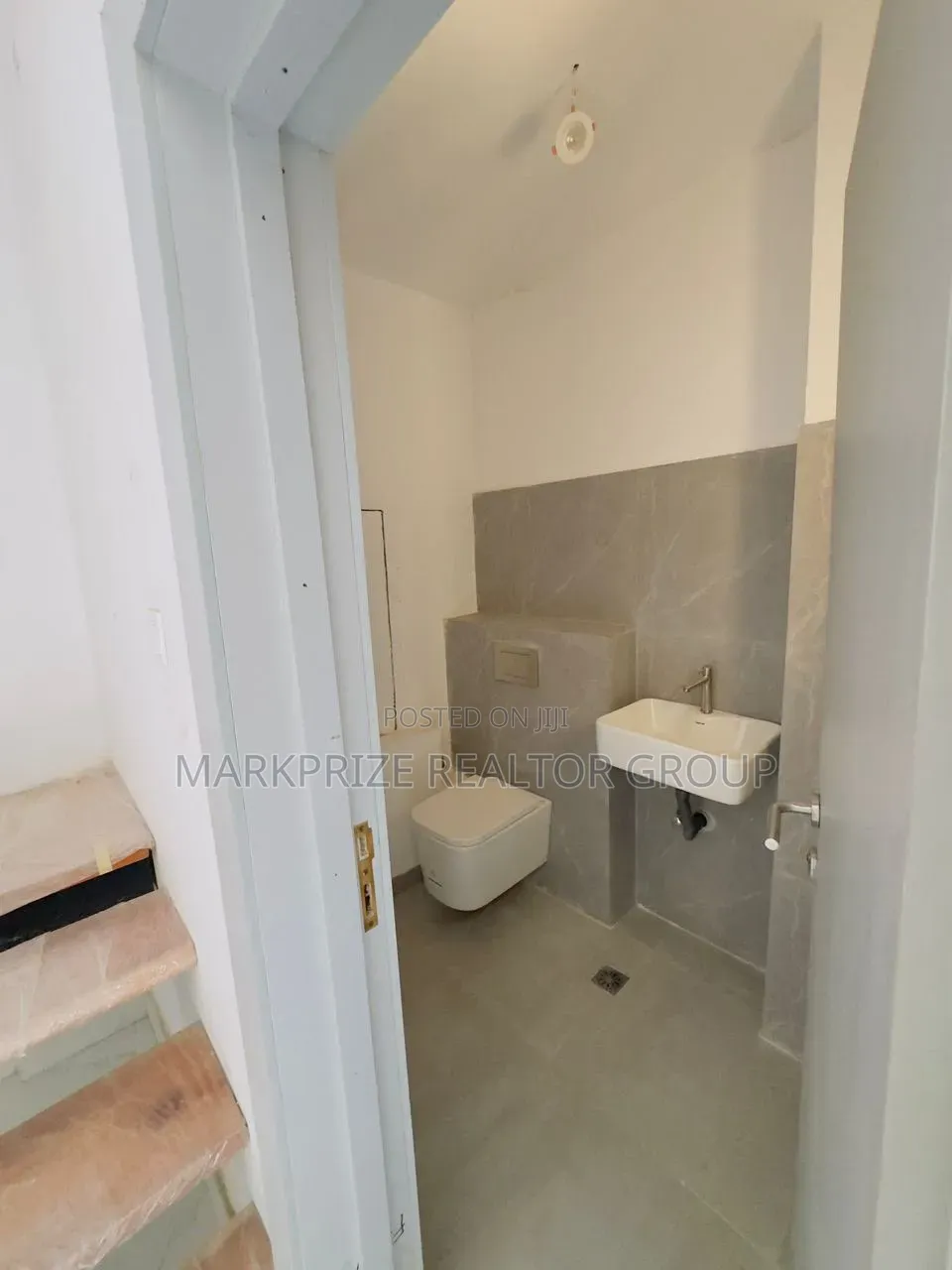 2bdrm Maisonette in Off Freedom Road for sale in Lekki Phase 1