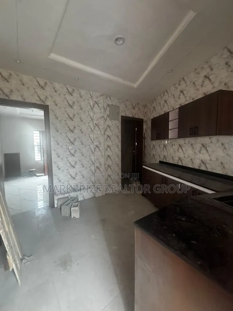 3bdrm Apartment in Gbagada Lagos for sale in New Garage / Gbagada