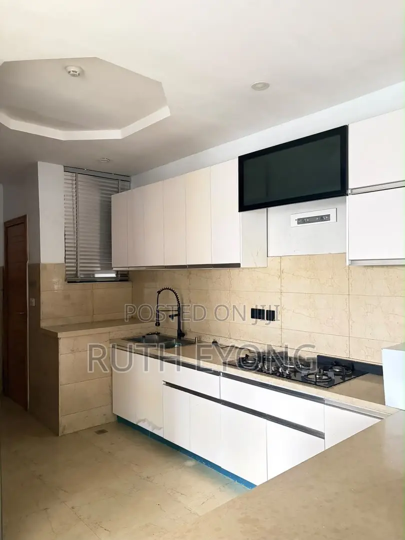 3bdrm Apartment in Adeola Odeku for rent in Adeola Odeku