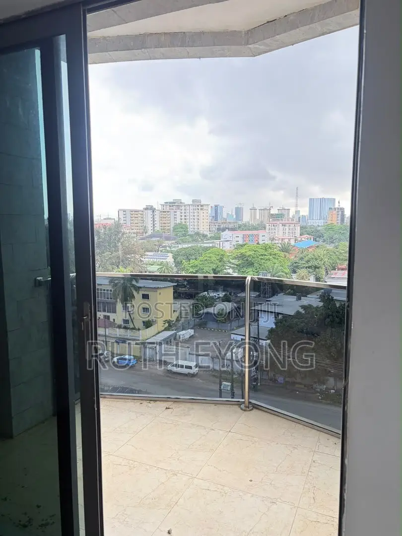 3bdrm Apartment in Adeola Odeku for rent in Adeola Odeku