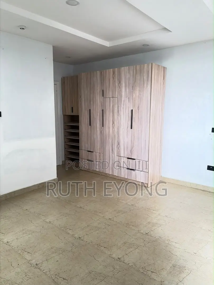 3bdrm Apartment in Adeola Odeku for rent in Adeola Odeku