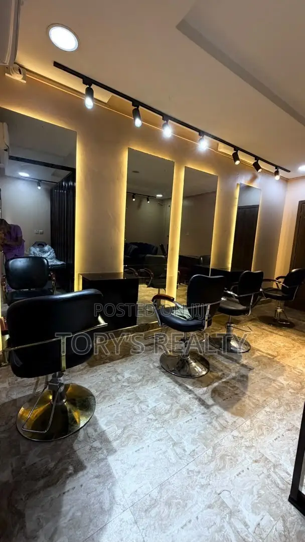Exquisite Spacious Saloon in Victoria Island Extension