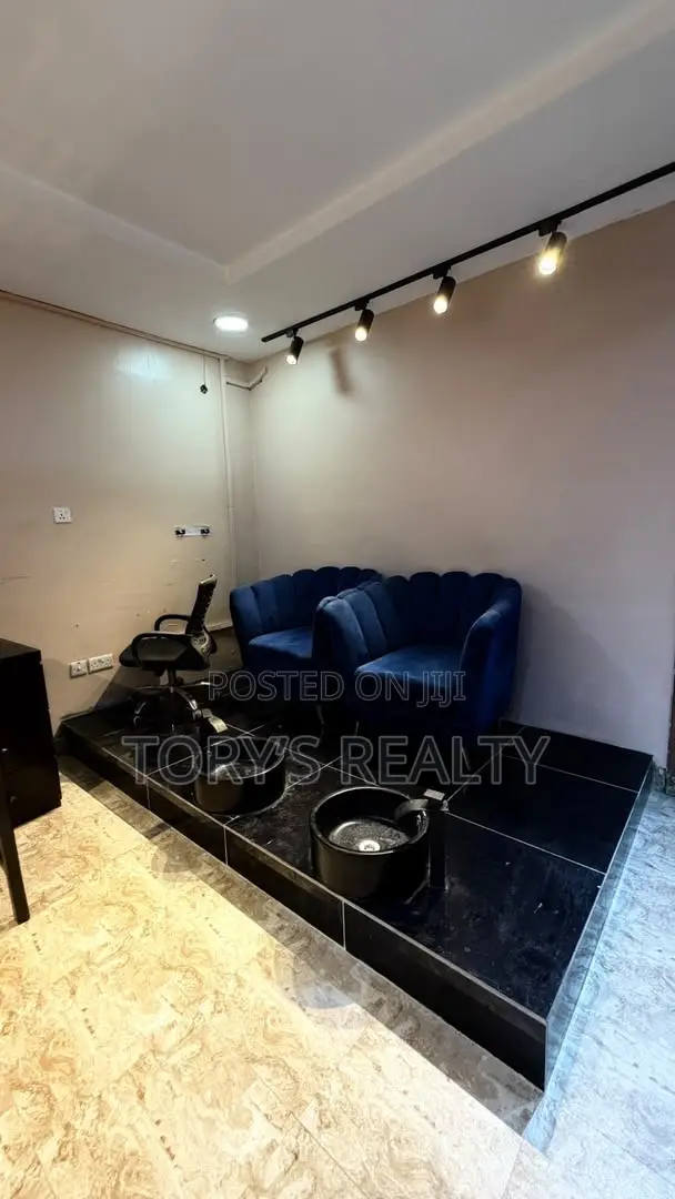 Exquisite Spacious Saloon in Victoria Island Extension