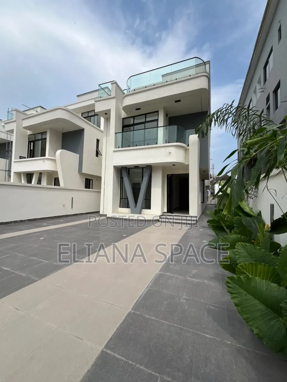 5bdrm Duplex in Lekki Phase 1 for sale in Lekki Phase 1