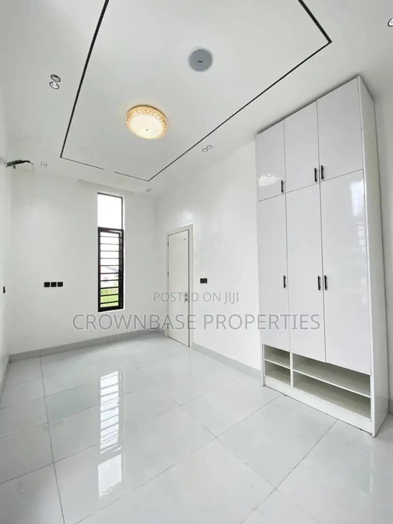 5bdrm Duplex in Sangotedo for sale in Sangotedo
