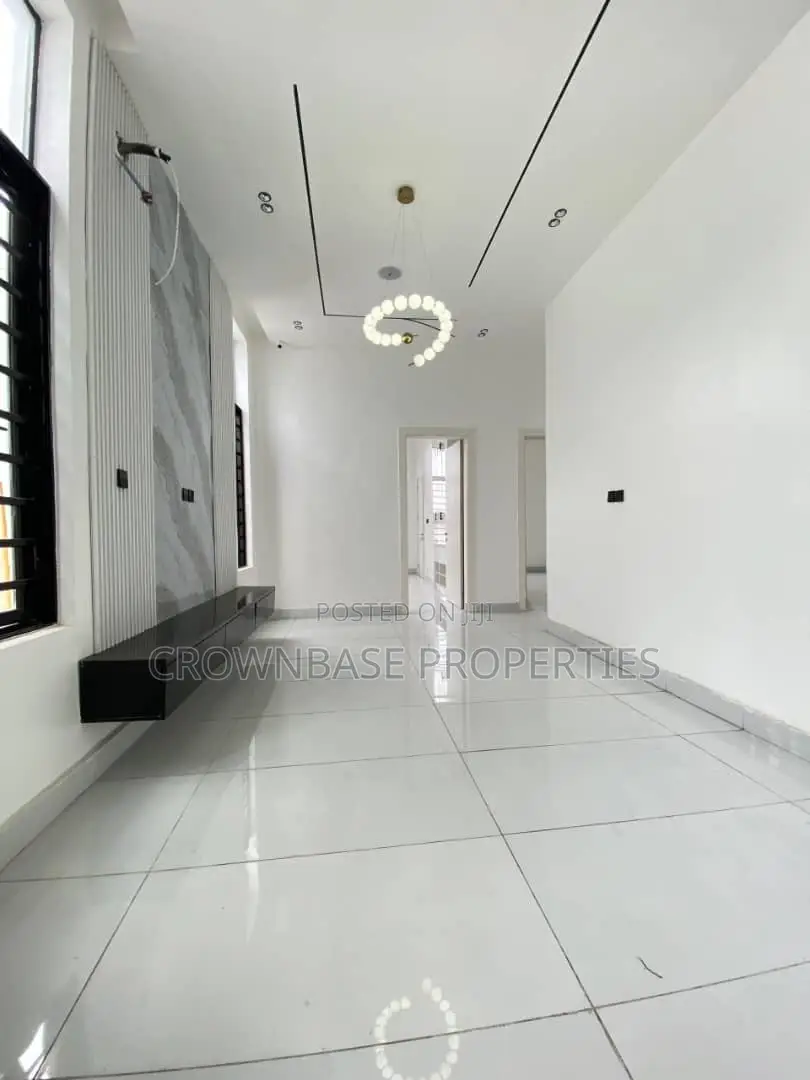 5bdrm Duplex in Sangotedo for sale in Sangotedo