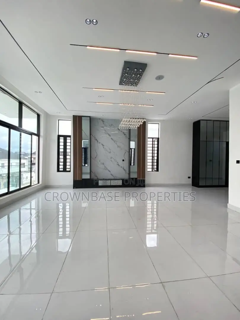 5bdrm Duplex in Sangotedo for sale in Sangotedo
