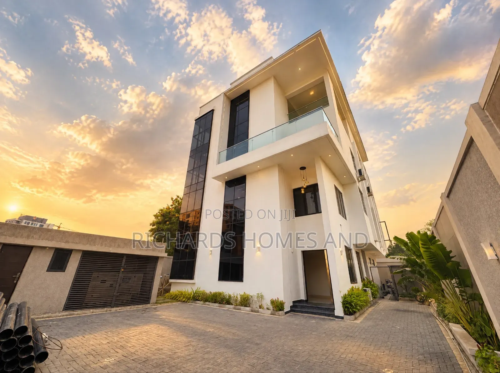 5bdrm Duplex in Banana Island for sale in Banana Island
