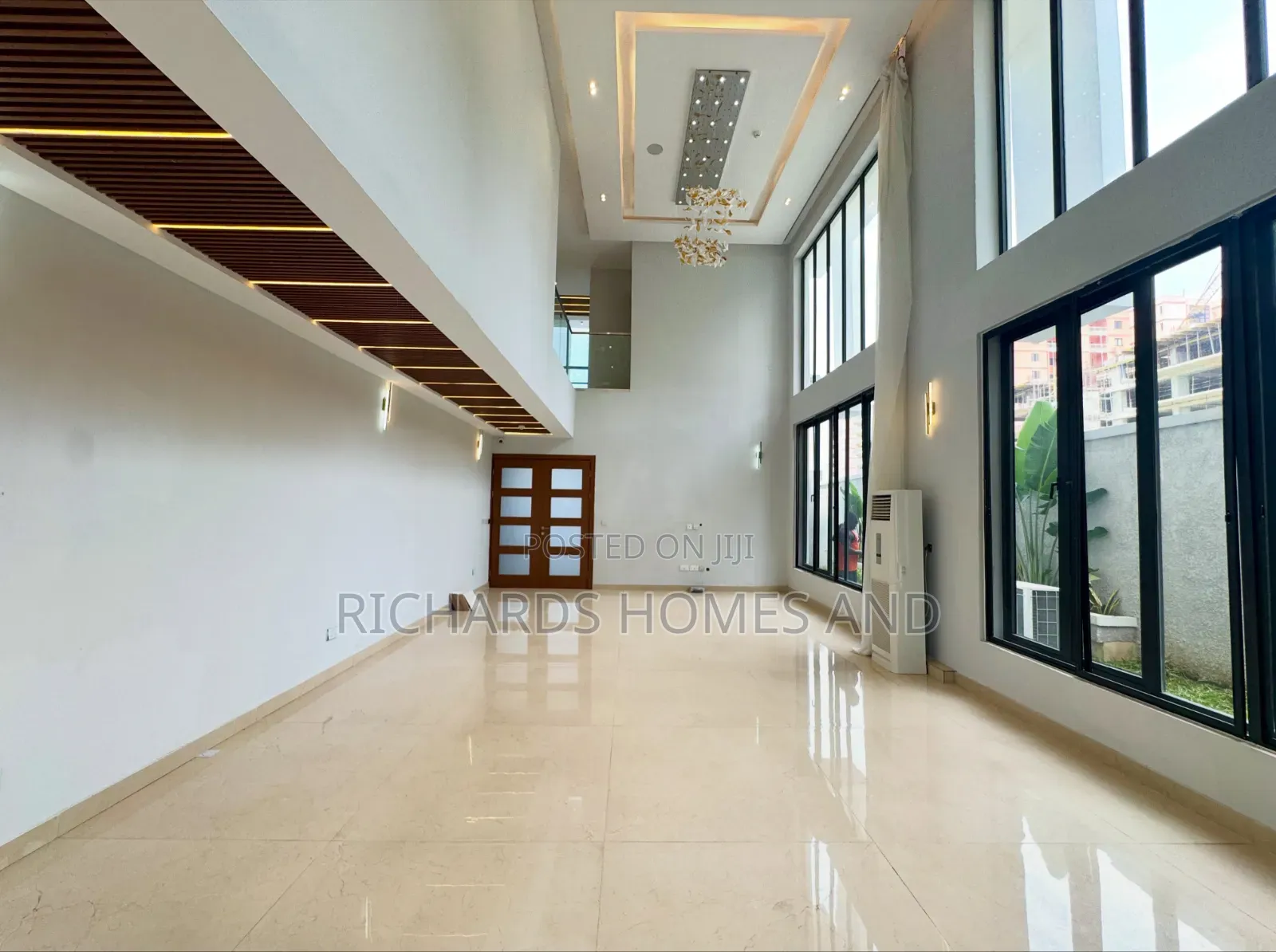 5bdrm Duplex in Banana Island for sale in Banana Island