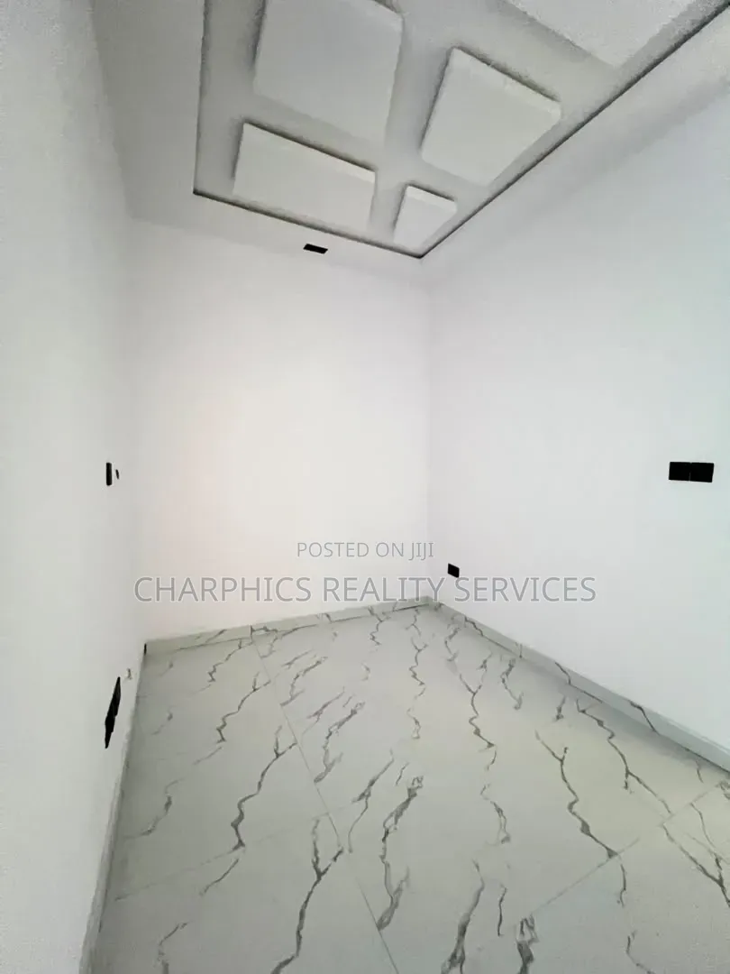 5bdrm Duplex in Off Lekki-Epe Expressway for sale in Off Lekki-Epe Expressway