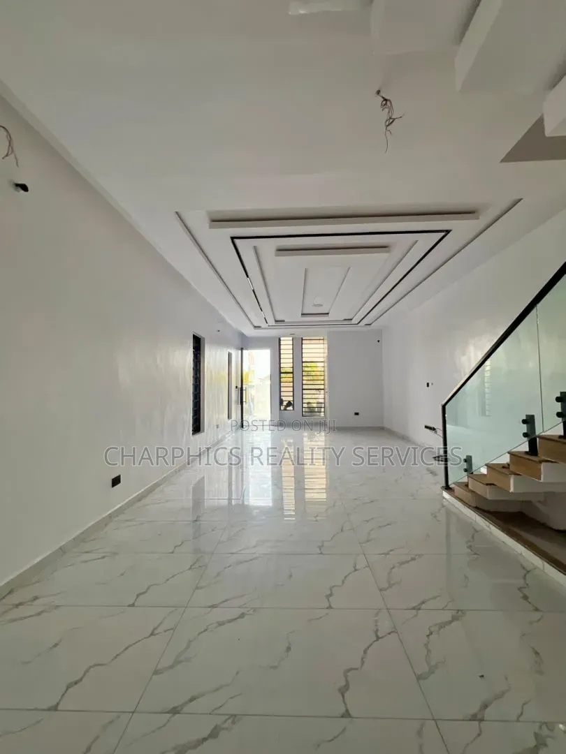5bdrm Duplex in Off Lekki-Epe Expressway for sale in Off Lekki-Epe Expressway