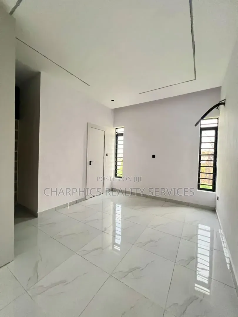 5bdrm Duplex in Off Lekki-Epe Expressway for sale in Off Lekki-Epe Expressway