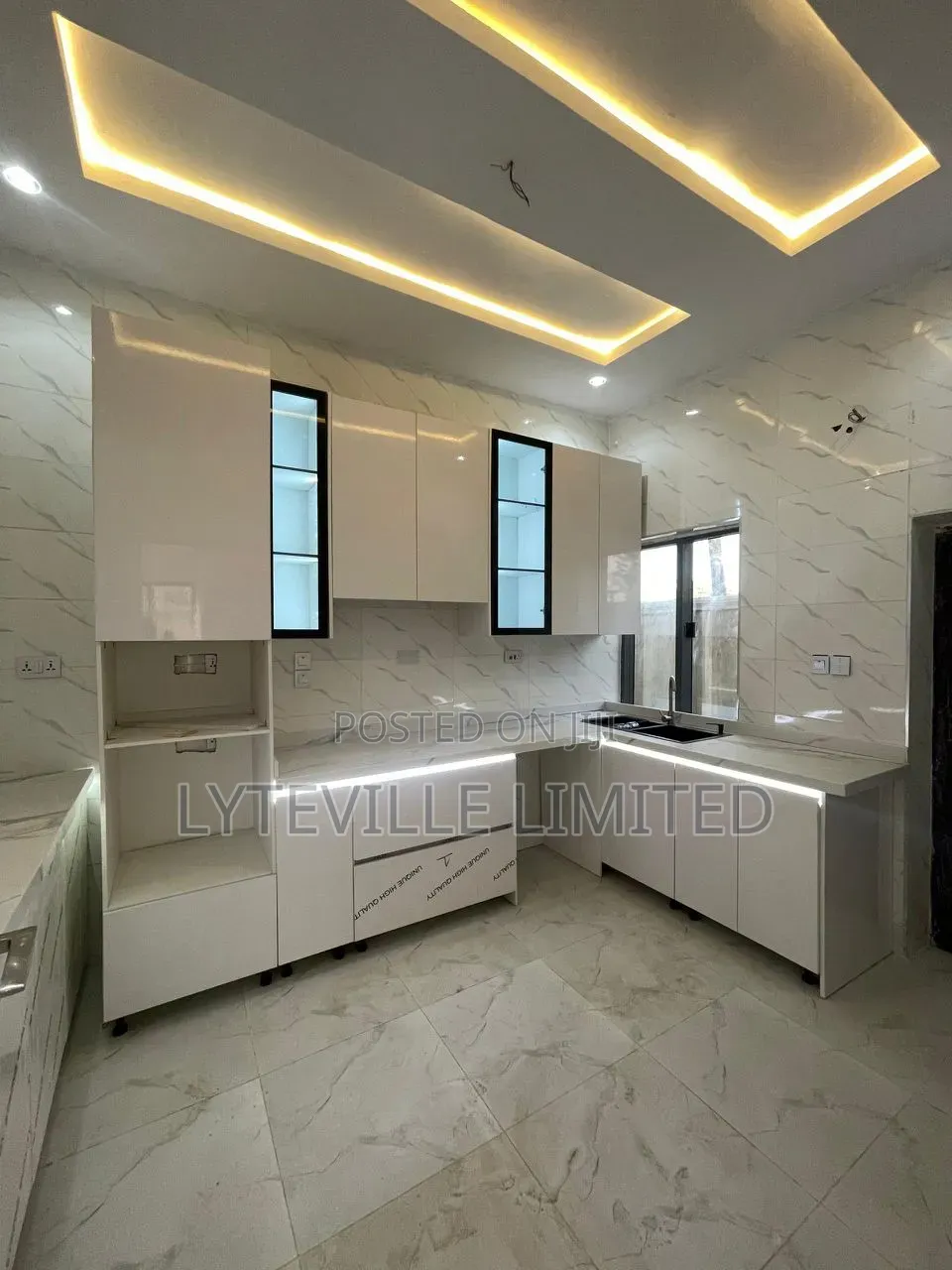 4bdrm Duplex in Ajiwe for sale in Ajiwe