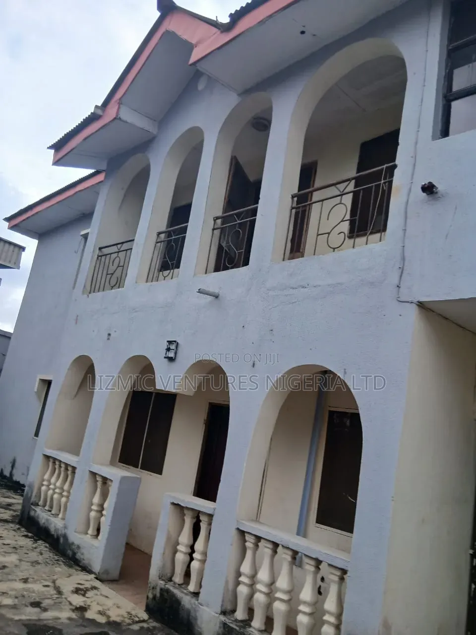 3bdrm Block of Flats in Hotel, Igando / Ikotun/Igando for sale in Igando / Ikotun/Igando