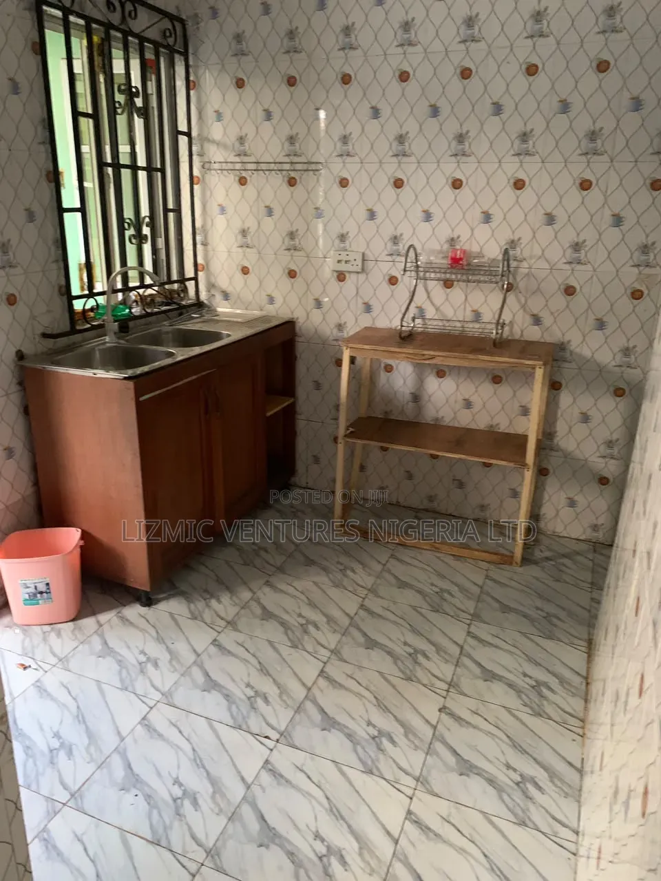 3bdrm Block of Flats in Hotel, Igando / Ikotun/Igando for sale in Igando / Ikotun/Igando