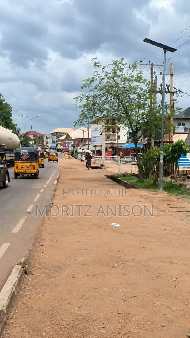3bdrm Block of Flats in Agbani Road,Enugu. for sale in Enugu