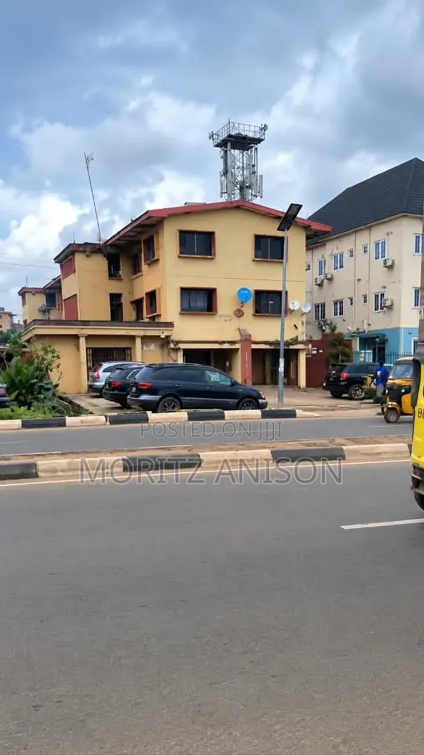 3bdrm Block of Flats in Agbani Road,Enugu. for sale in Enugu