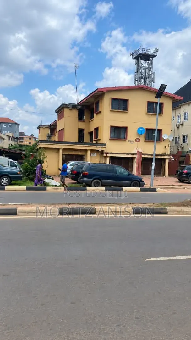 3bdrm Block of Flats in Agbani Road,Enugu. for sale in Enugu