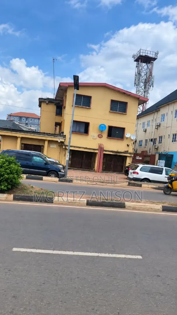 3bdrm Block of Flats in Agbani Road,Enugu. for sale in Enugu