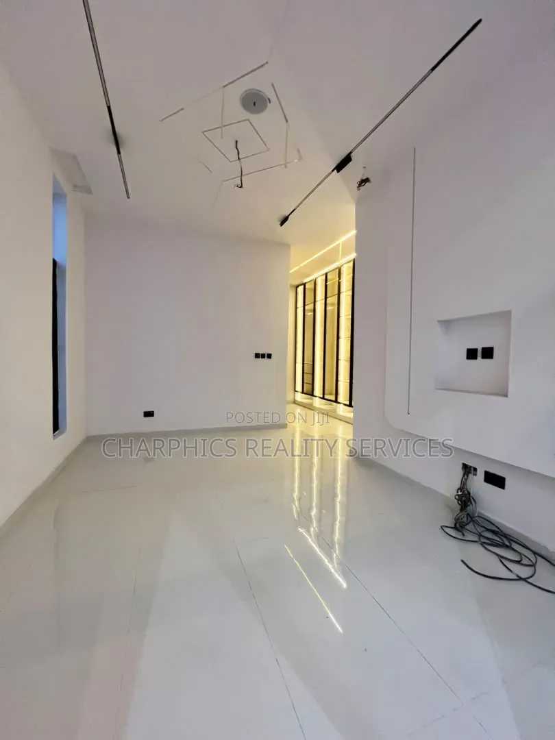 4bdrm Duplex in Ikota for sale in Ikota
