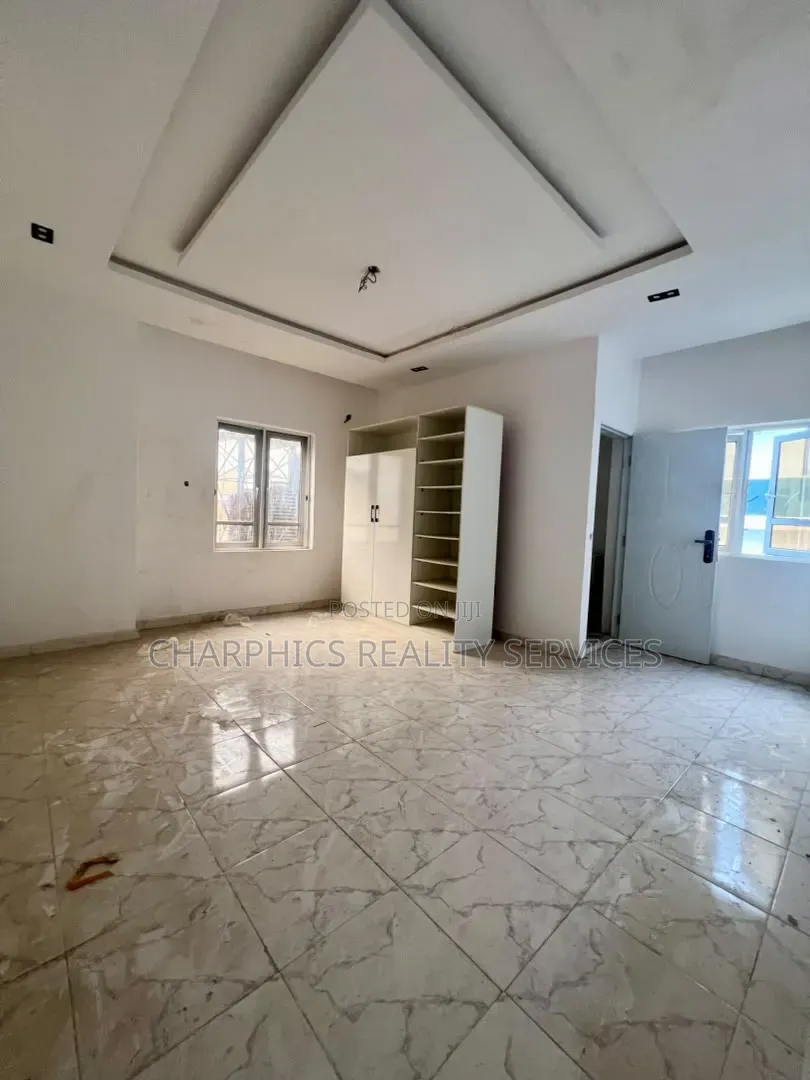 2bdrm Apartment in Off Lekki-Epe Expressway for sale in Off Lekki-Epe Expressway