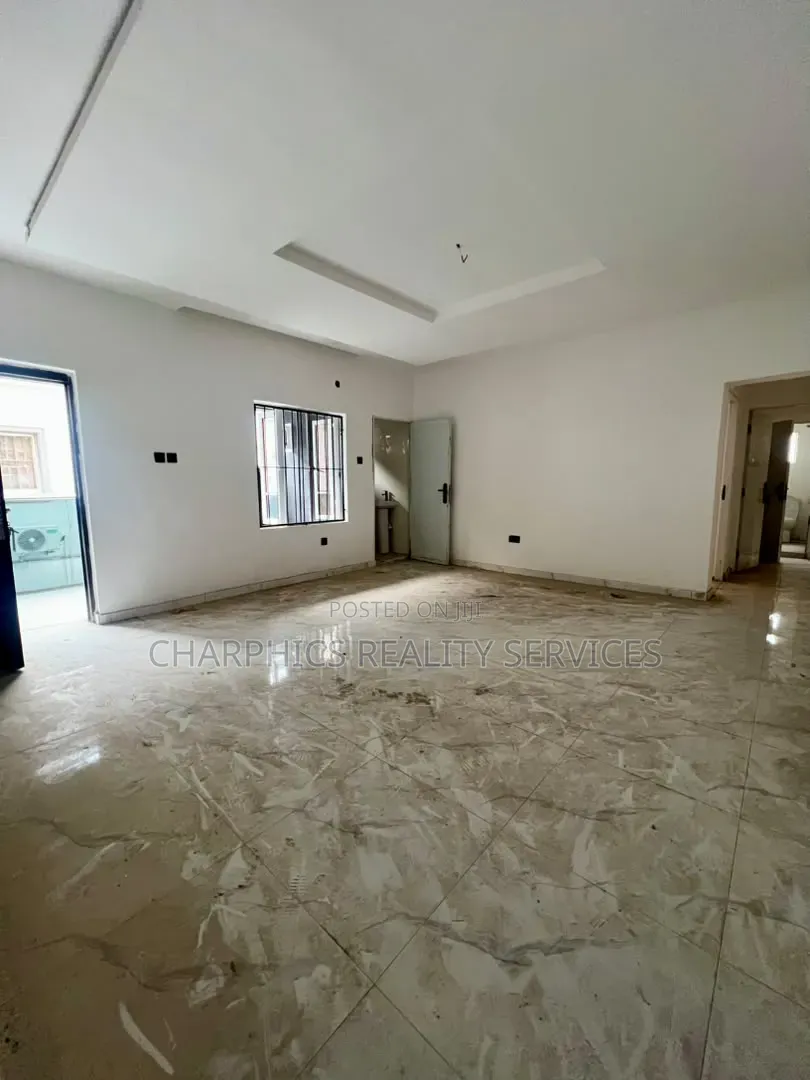 2bdrm Apartment in Off Lekki-Epe Expressway for sale in Off Lekki-Epe Expressway