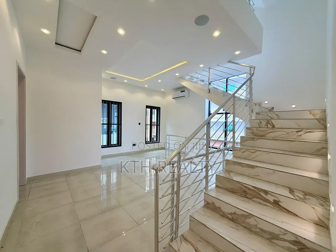6bdrm Duplex in Lekki Phase 1 for sale in Lekki Phase 1