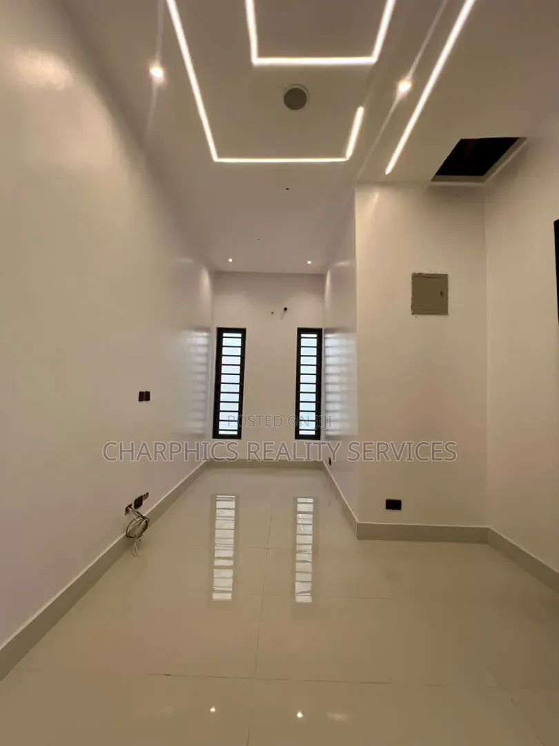 4bdrm Duplex in Off Lekki-Epe Expressway for sale in Off Lekki-Epe Expressway