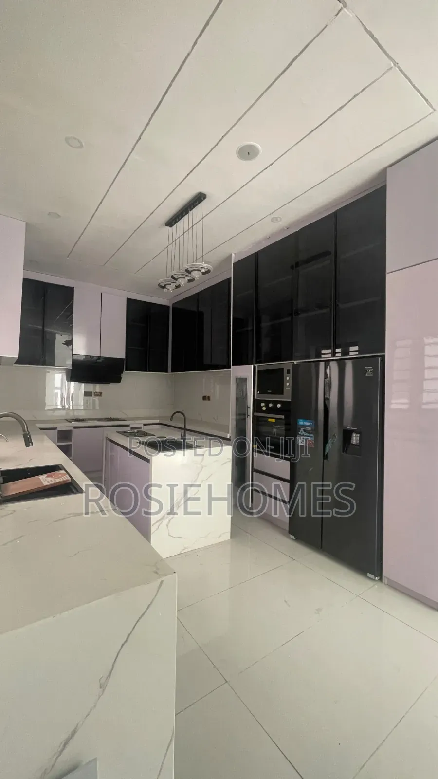 5bdrm Duplex in Chevron for sale in Chevron
